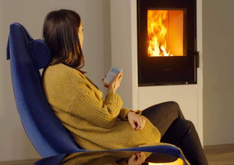 Poêle hybride Piazzetta Infinity Plus Line, silence total avec tirage naturel sans ventilateur fumées, chaleur douce uniforme garantie à Saint-Chamond