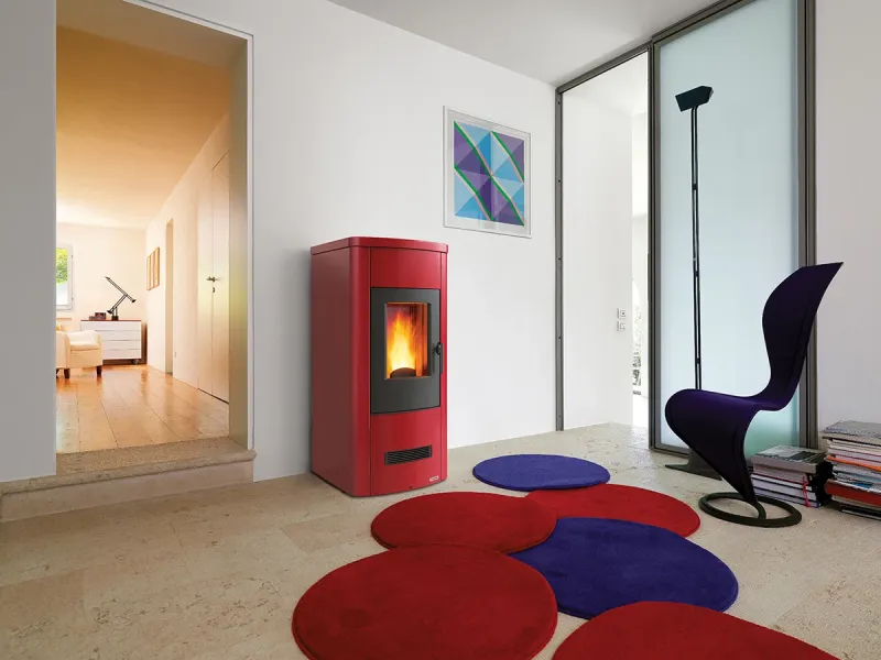 Poêle à granulés SEGUIN P120, design acier moderne, 8,5 kW de puissance, rendement 90,6 %, disponible avec sortie horizontale ou verticale