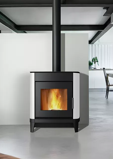 Poêle à granulés SEGUIN P945 Steel, autonomie remarquable, rendement ≥ 91 %, fonctionnement silencieux idéal pour usage quotidien