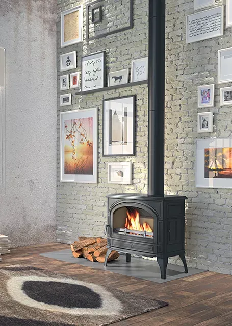 Découvrez le poêle à bois Topaze Seguin, esthétique intemporelle en fonte robuste, parfait pour ambiance chaleureuse traditionnelle à Saint Etienne